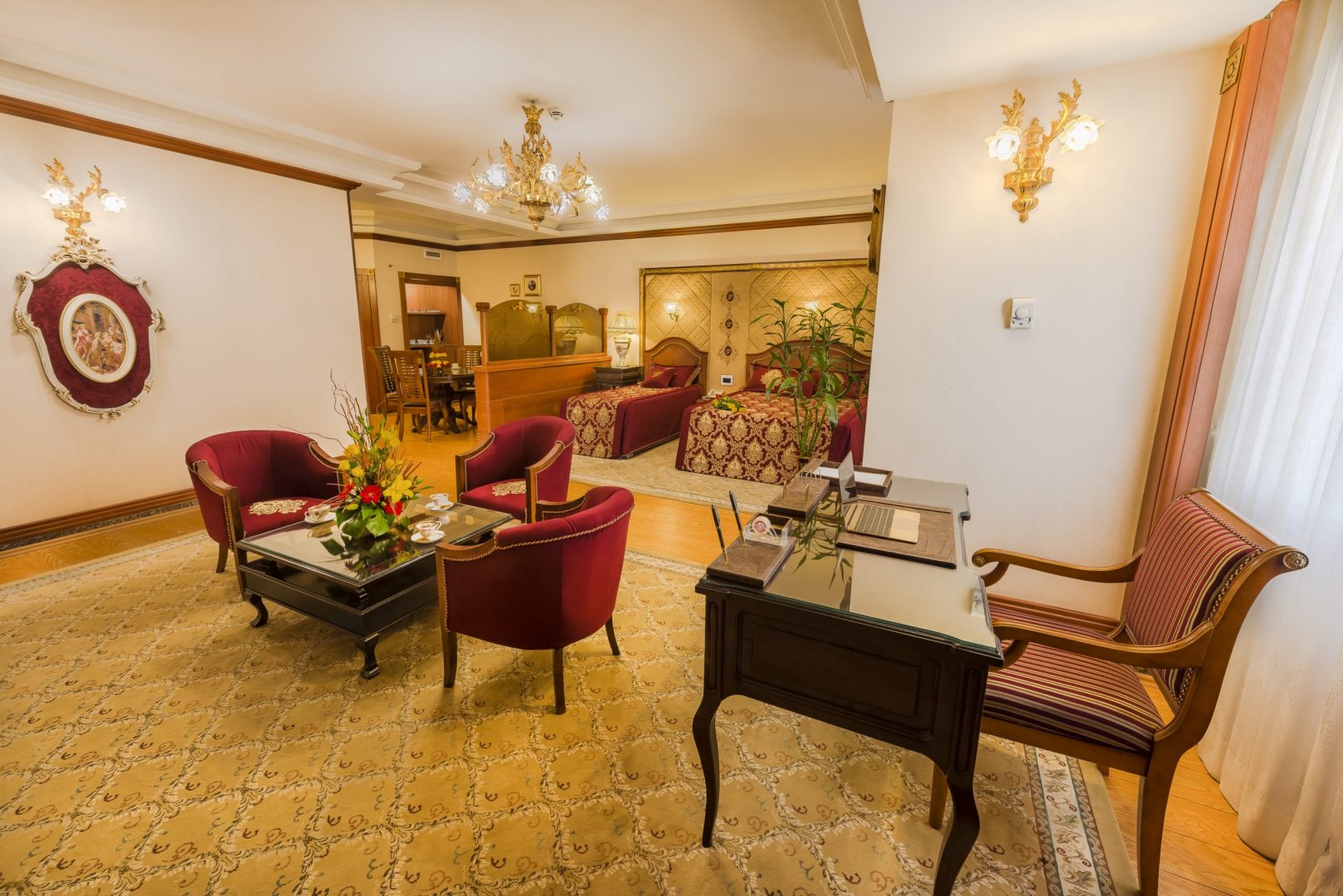چرا باید تنها به فکر رزرو هتل قصر طلایی مشهد باشید؟