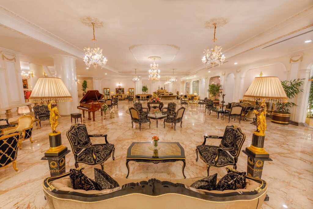 لابی هتل لوکس پنج ستاره گلدن پالاس مشهد